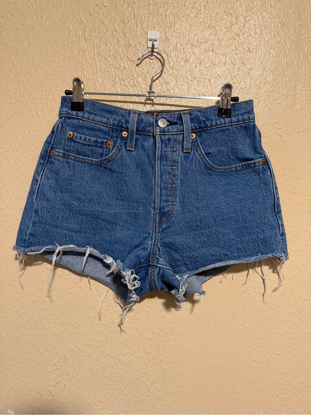 Levi's 501 Shorts Med Wash Size 26 Frayed Hem Booty Shorts